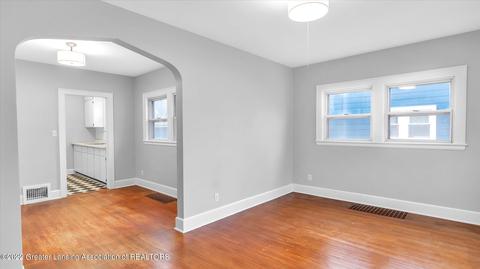 564 Sparks St, Jackson, MI 49202 photo 7