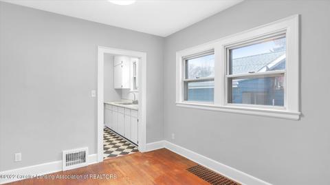 564 Sparks St, Jackson, MI 49202 photo 9