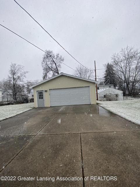 939 Fitting Ave, Lansing, MI 48917 photo 3