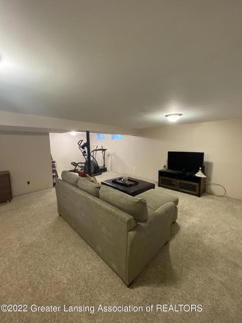 939 Fitting Ave, Lansing, MI 48917 photo 16