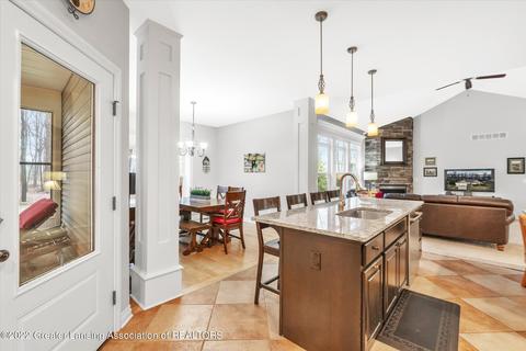 4360 Chancellor Dr, Dewitt, MI 48820 photo 9