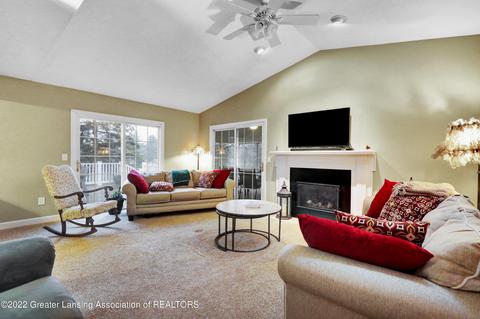 819 W Amesbury Dr, Dewitt, MI 48820 photo 4