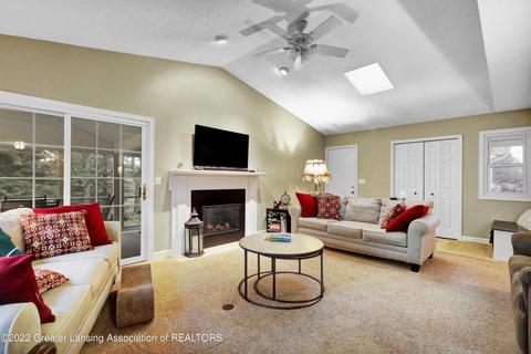 819 W Amesbury Dr, Dewitt, MI 48820 photo 3