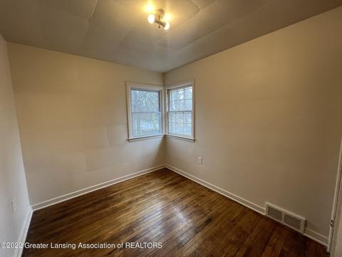1518 Ormond St, Lansing, MI 48906 photo 17