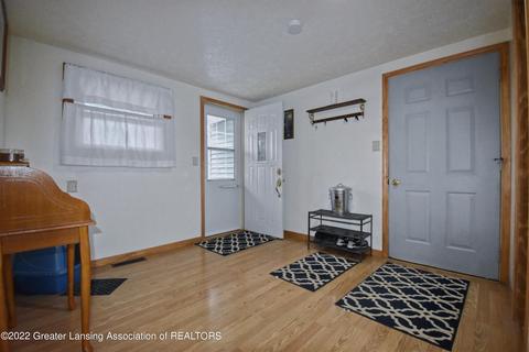19 E Dexter Trl, Mason, MI 48854 photo 2