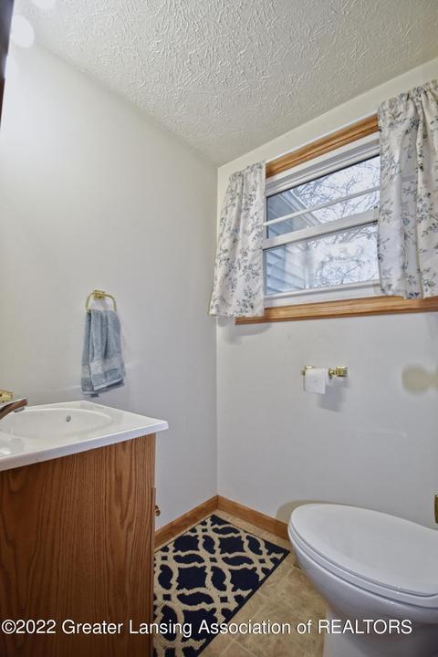 19 E Dexter Trl, Mason, MI 48854 photo 4