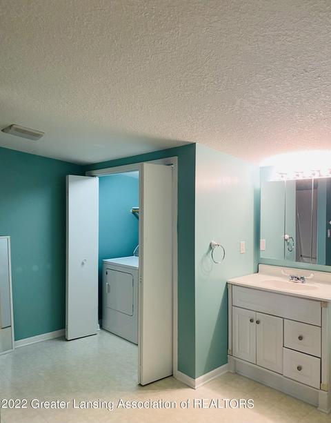 442 E Main St, Springport, MI 49284 photo 5