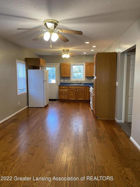 442 E Main St, Springport, MI 49284 photo 3