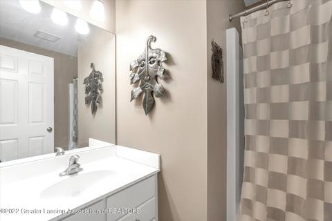 13850 G K Dr, Bath, MI 48808 photo 21