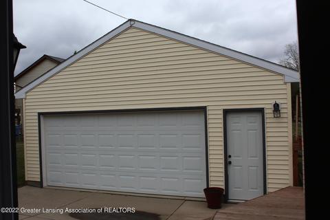207 E Claremore Dr, Lansing, MI 48911 photo 2