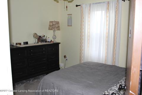 207 E Claremore Dr, Lansing, MI 48911 photo 8