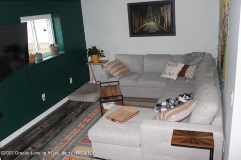 207 E Claremore Dr, Lansing, MI 48911 photo 12