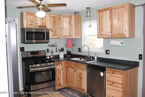 207 E Claremore Dr, Lansing, MI 48911 photo 4