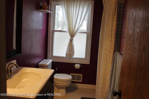 207 E Claremore Dr, Lansing, MI 48911 photo 9