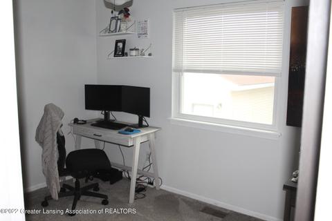 207 E Claremore Dr, Lansing, MI 48911 photo 10