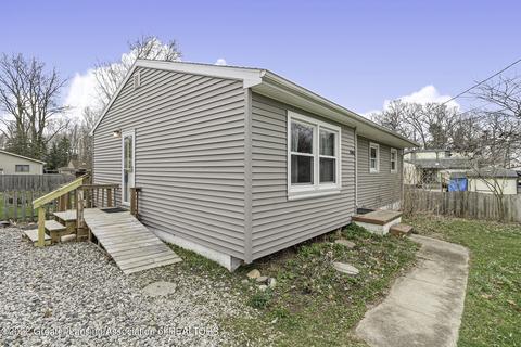 1782 Michael St, Haslett, MI 48840 photo 4