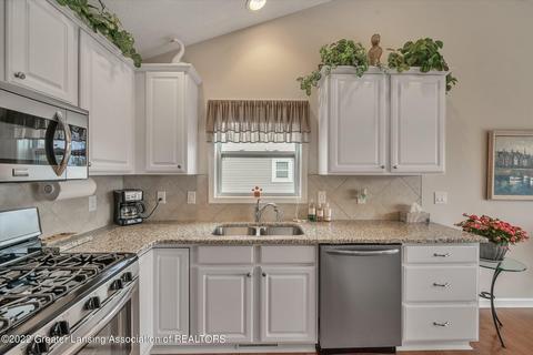1217 Lobelia Ln, Dewitt, MI 48820 photo 14