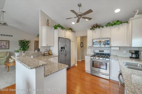 1217 Lobelia Ln, Dewitt, MI 48820 photo 11