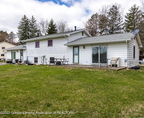 12561 Spruce Ln, Perry, MI 48872 photo 4
