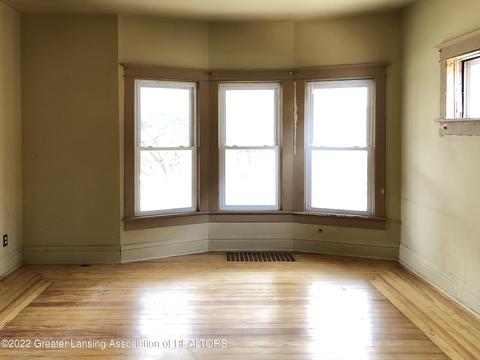 117 E Barnes Ave, Lansing, MI 48910 photo 3