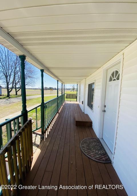 524 S Oak St, Maple Rapids, MI 48853 photo 3