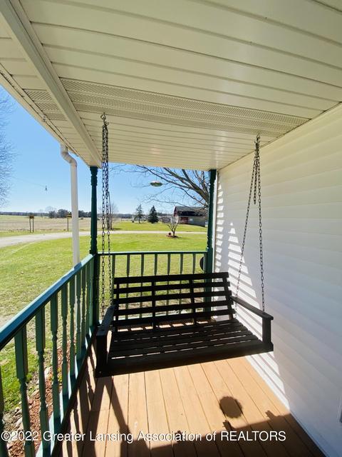 524 S Oak St, Maple Rapids, MI 48853 photo 4