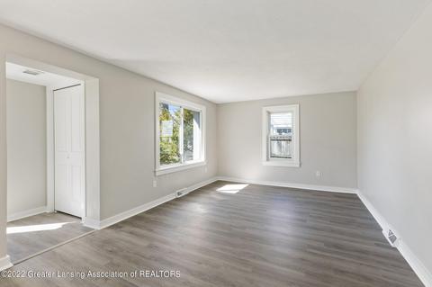 314 N Logan St, Dewitt, MI 48820 photo 9