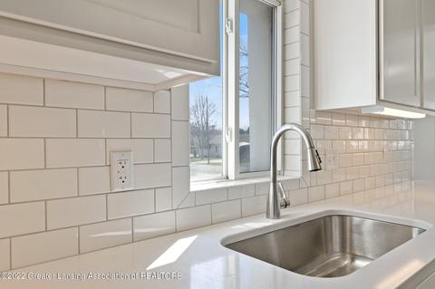314 N Logan St, Dewitt, MI 48820 photo 6