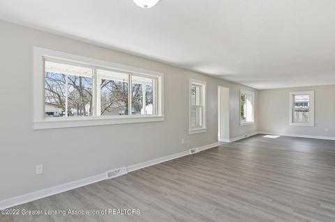 314 N Logan St, Dewitt, MI 48820 photo 11