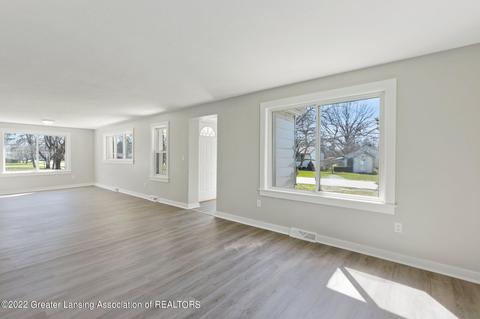 314 N Logan St, Dewitt, MI 48820 photo 8