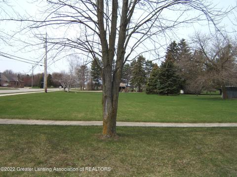 209 E Townsend Rd, Saint Johns, MI 48879 photo 2