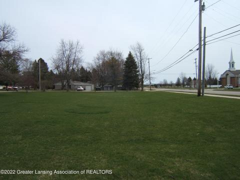 209 E Townsend Rd, Saint Johns, MI 48879 photo 4