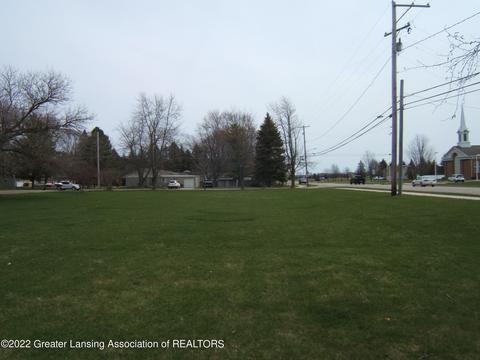 209 E Townsend Rd, Saint Johns, MI 48879 photo 3