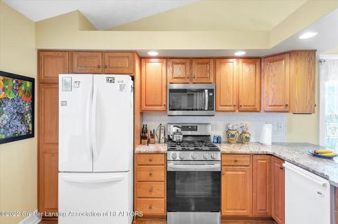 15083 Classic Dr, Bath, MI 48808 photo 7