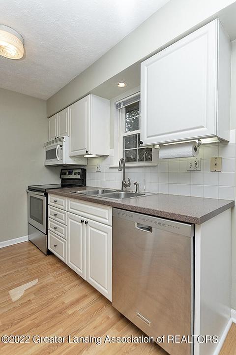 6331 Beechfield Dr # 42, Lansing, MI 48911 photo 10
