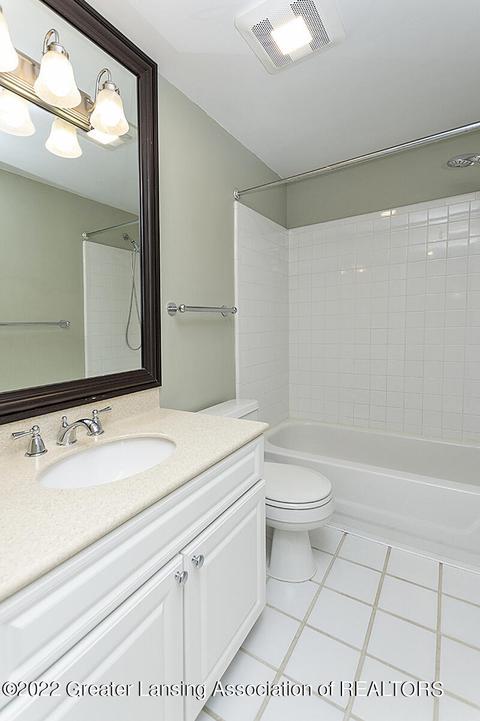 6331 Beechfield Dr # 42, Lansing, MI 48911 photo 16