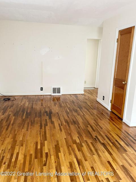 522 Maplehill Ave, Lansing, MI 48910 photo 4