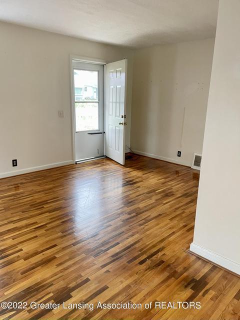 522 Maplehill Ave, Lansing, MI 48910 photo 5