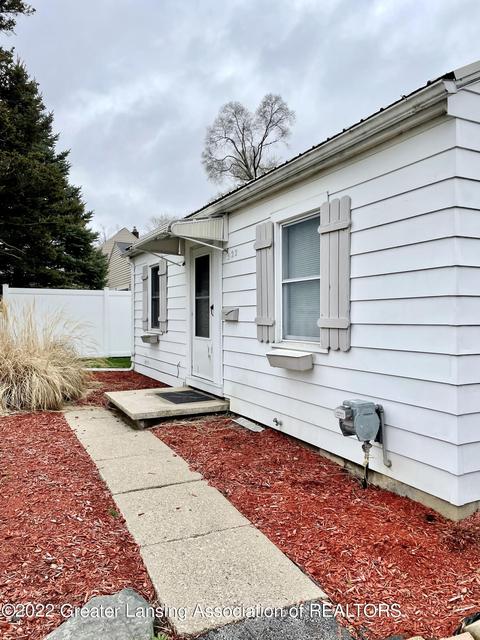 522 Maplehill Ave, Lansing, MI 48910 photo 2