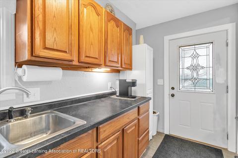 1920 S Devonshire Ave, Lansing, MI 48910 photo 10