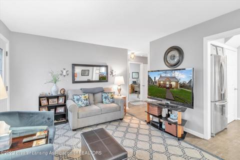 1920 S Devonshire Ave, Lansing, MI 48910 photo 5
