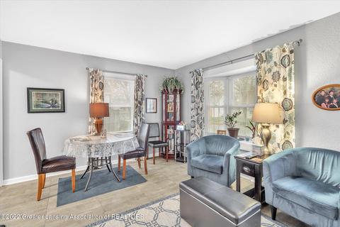 1920 S Devonshire Ave, Lansing, MI 48910 photo 3