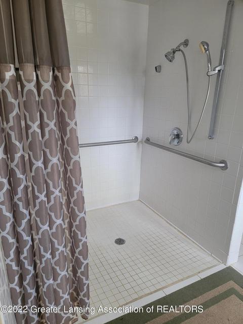545 Hunter Blvd, Lansing, MI 48910 photo 24
