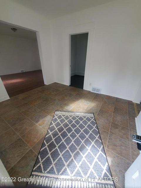 904 Page Ave, Jackson, MI 49203 photo 2