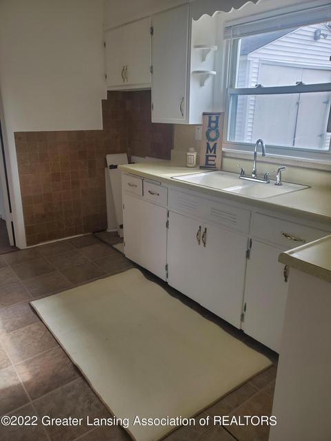 904 Page Ave, Jackson, MI 49203 photo 3