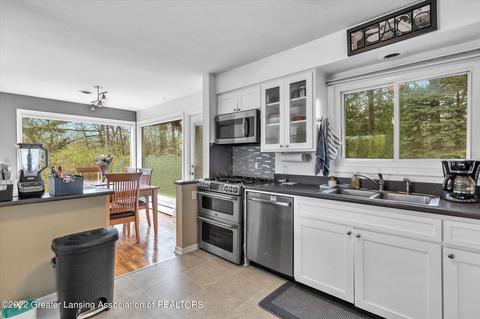 2076 Tomahawk Cir, Okemos, MI 48864 photo 13