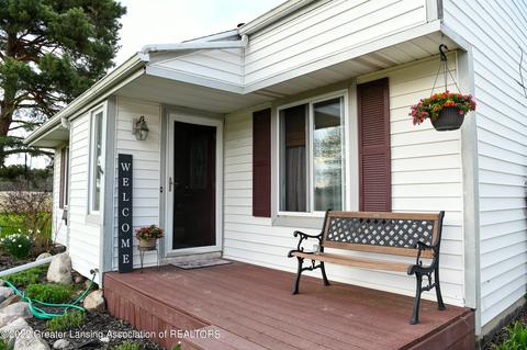 602 Manchester Dr, Dewitt, MI 48820 photo 2