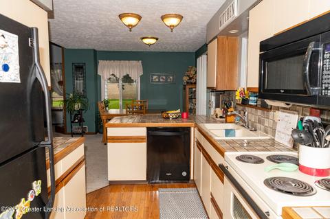 602 Manchester Dr, Dewitt, MI 48820 photo 13
