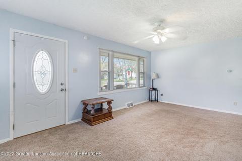 810 E Mcconnell St, Saint Johns, MI 48879 photo 5