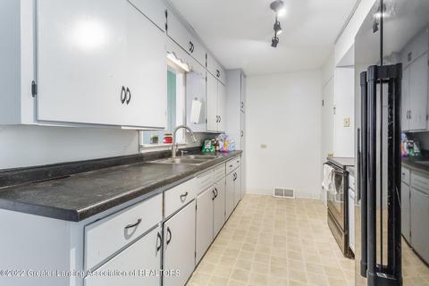 810 E Mcconnell St, Saint Johns, MI 48879 photo 8